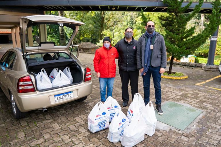 Hotel Recanto da Serra faz doação de cestas básicas