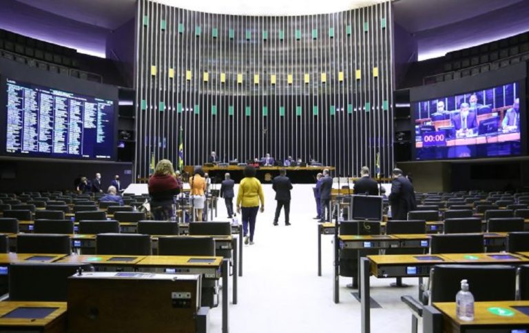 Câmara aprova texto-base da privatização dos Correios. ‘Dia de luto para o Brasil’