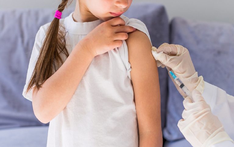 URGENTE: Vacinar crianças é essencial para evitar mortes, afirma Fiocruz