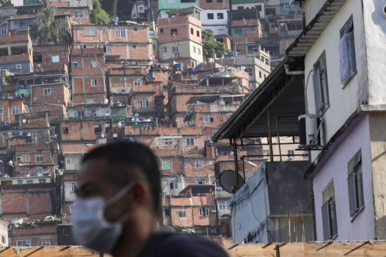 Prejuízos com governo Bolsonaro: Brasil tem menos indústrias e mais desigualdades