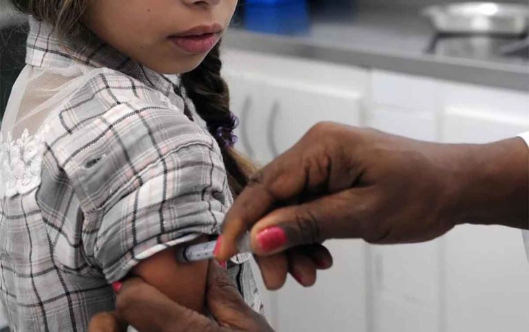 VACINAS SALVAM: Chance de morrer por covid-19 é até 60 vezes maior entre não vacinados