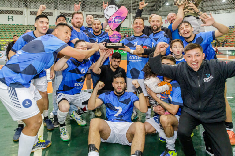 GRUPO SDOIS é a campeã do 30º Campeonato de Futsal do SINTRAHG